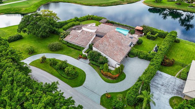 $2,350,000 | 360 Glenwood Drive | The Hamlet