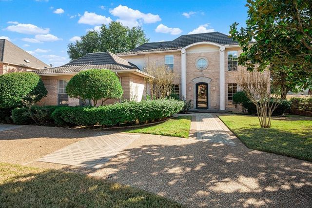 $799,000 | 2416 Creekside Circle South | Hackberry Creek Village