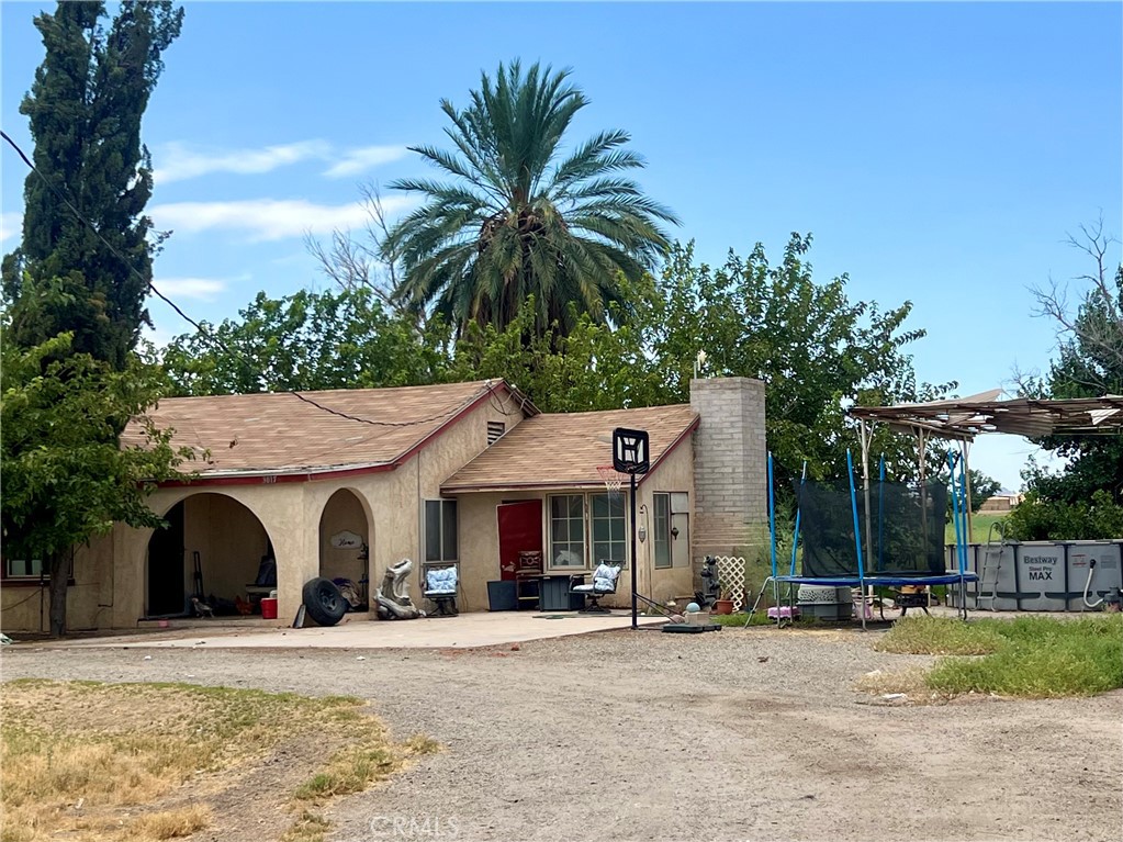 a view of a house with a outdoor space