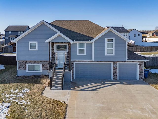 $469,950 | 928 North Oak Terrace | Tonganoxie