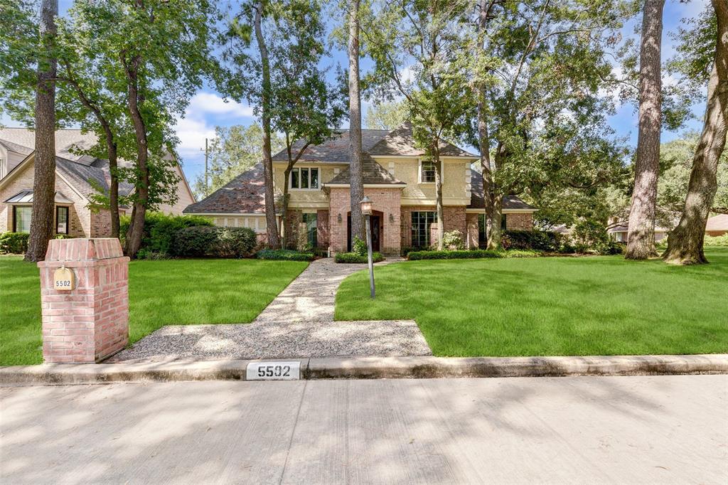 a front view of house with yard