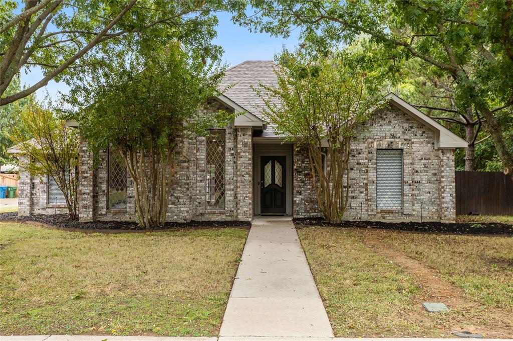 a front view of house with yard