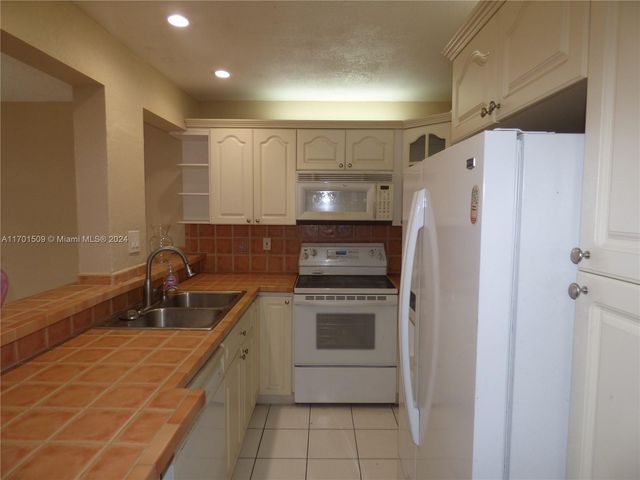 $236,000 | 5625 West 20th Avenue, Unit 309 | Hialeah