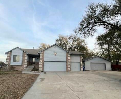 $425,000 | 1201 Winesap Street | South Wichita