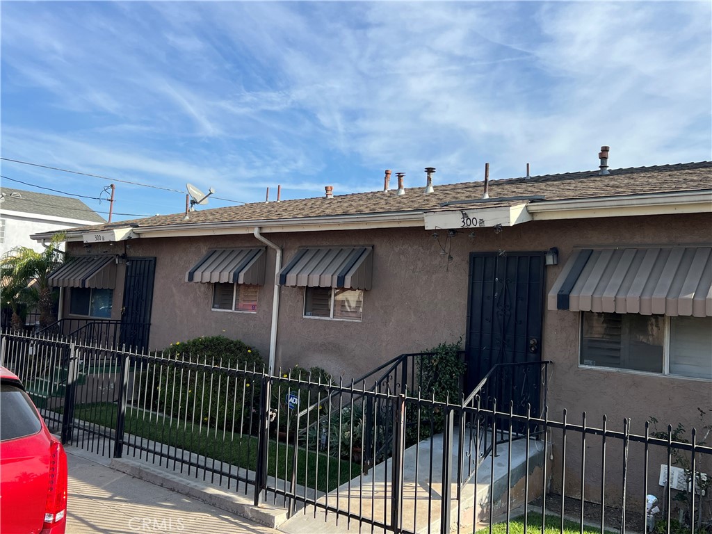 a view of a roof deck with wooden fence and floor