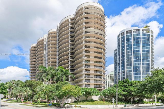 $829,000 | 2843 South Bayshore Drive, Unit 3E | The Grove