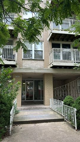 $158,999 | 2501 West Touhy Avenue, Unit 207 | West Rogers Park