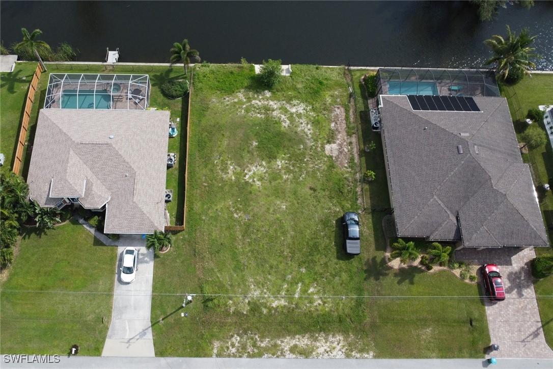 an aerial view of a house having yard