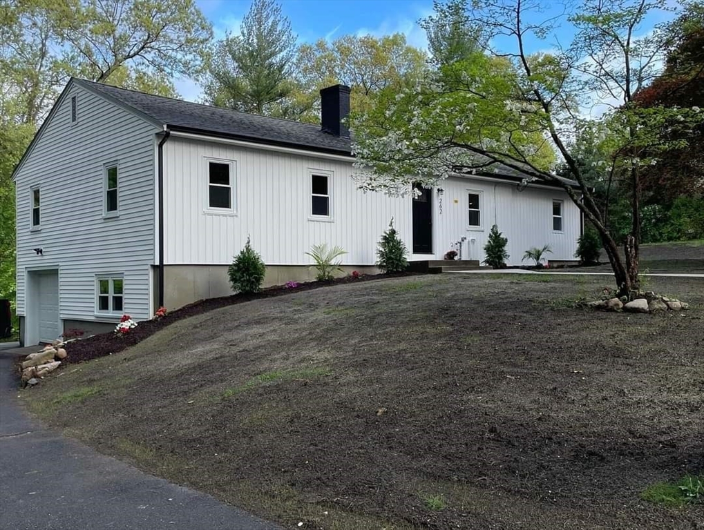 a view of a house with a yard