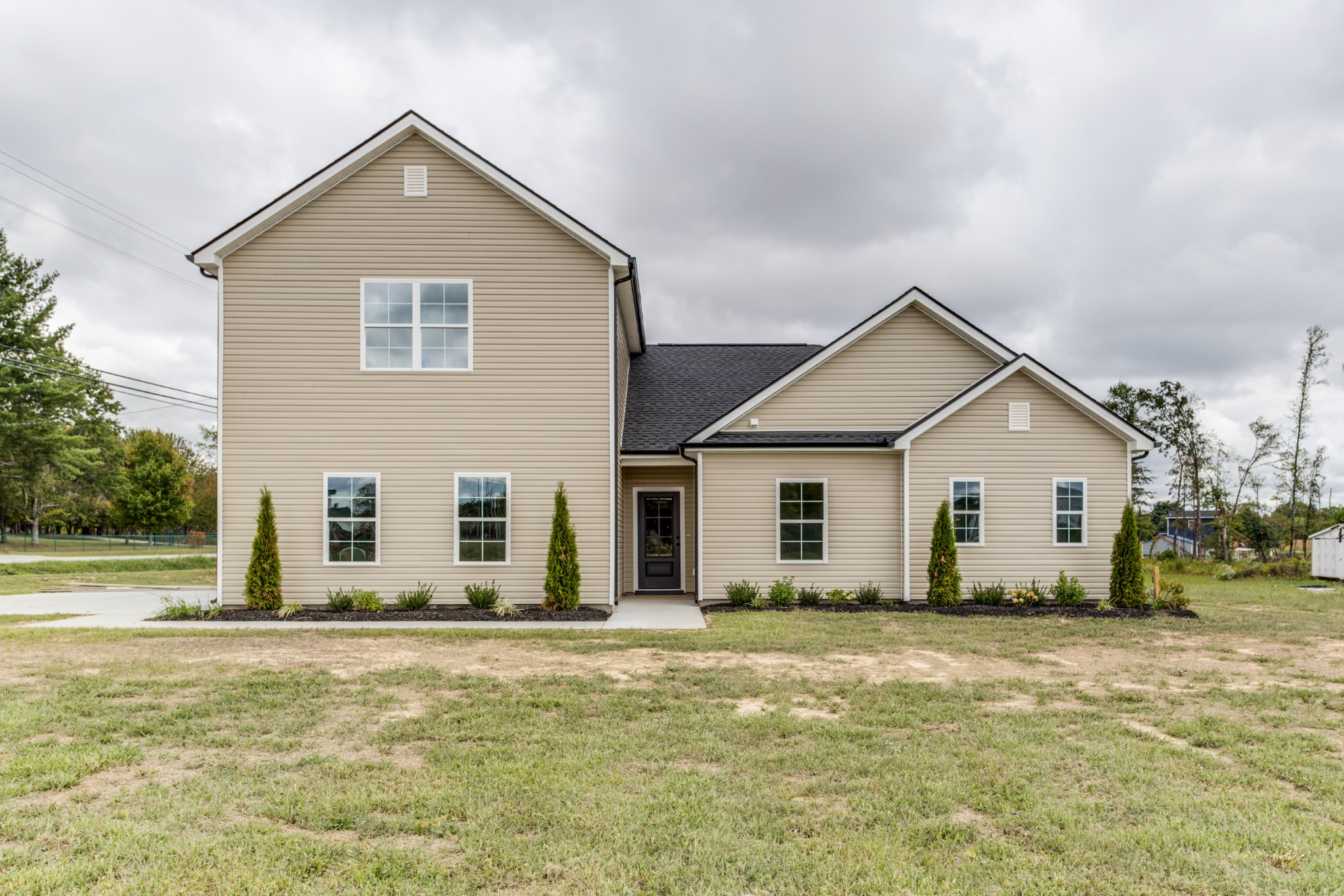 a view of a house with a yard