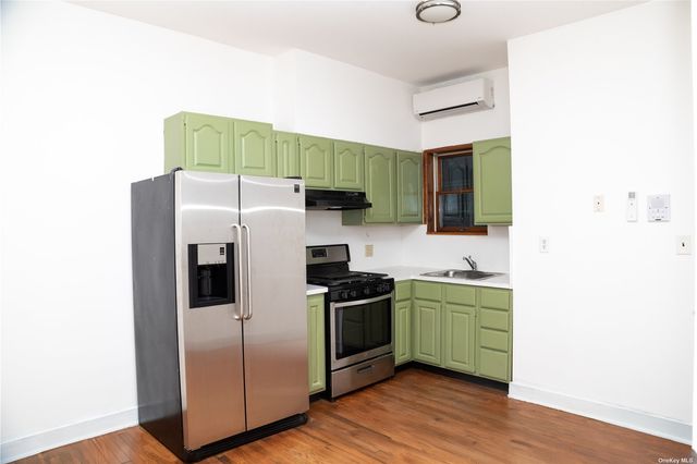 $2,600 | 43-04 34th Avenue, Unit 1F | Astoria