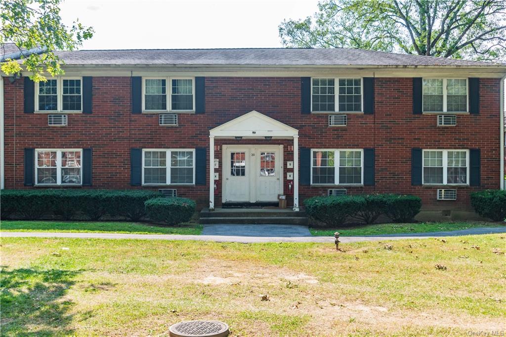 View of front of property featuring a front lawn