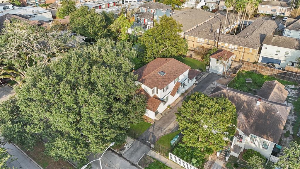 an aerial view of a house with yard swimming pool and outdoor seating