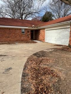 a view of back yard of the house