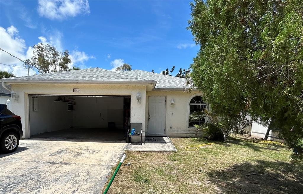 a view of a garage