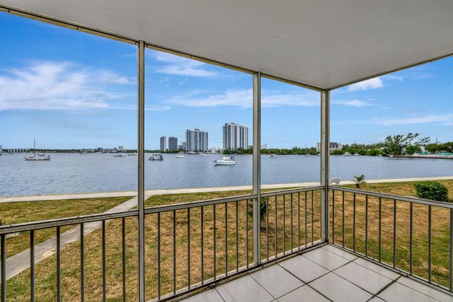 $310,000 | 2920 Point E Drive, Unit N208 | Aventura