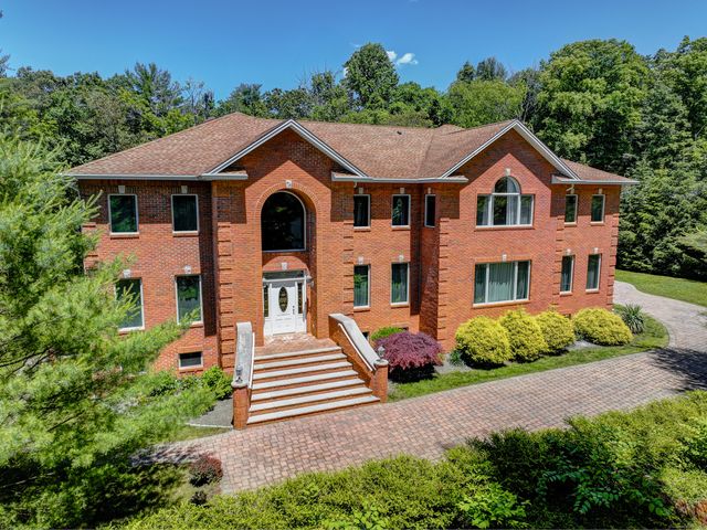 $1,770,000 | 3 Old Long Ridge Road | North Stamford