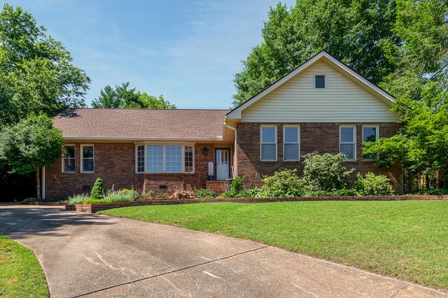 $629,900 | 204 Brookwood Drive | Woodmore-Dalewood