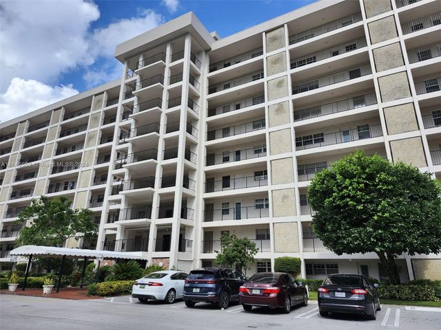 $2,400 | 3250 North Palm Aire Drive, Unit 510 | Palm Aire