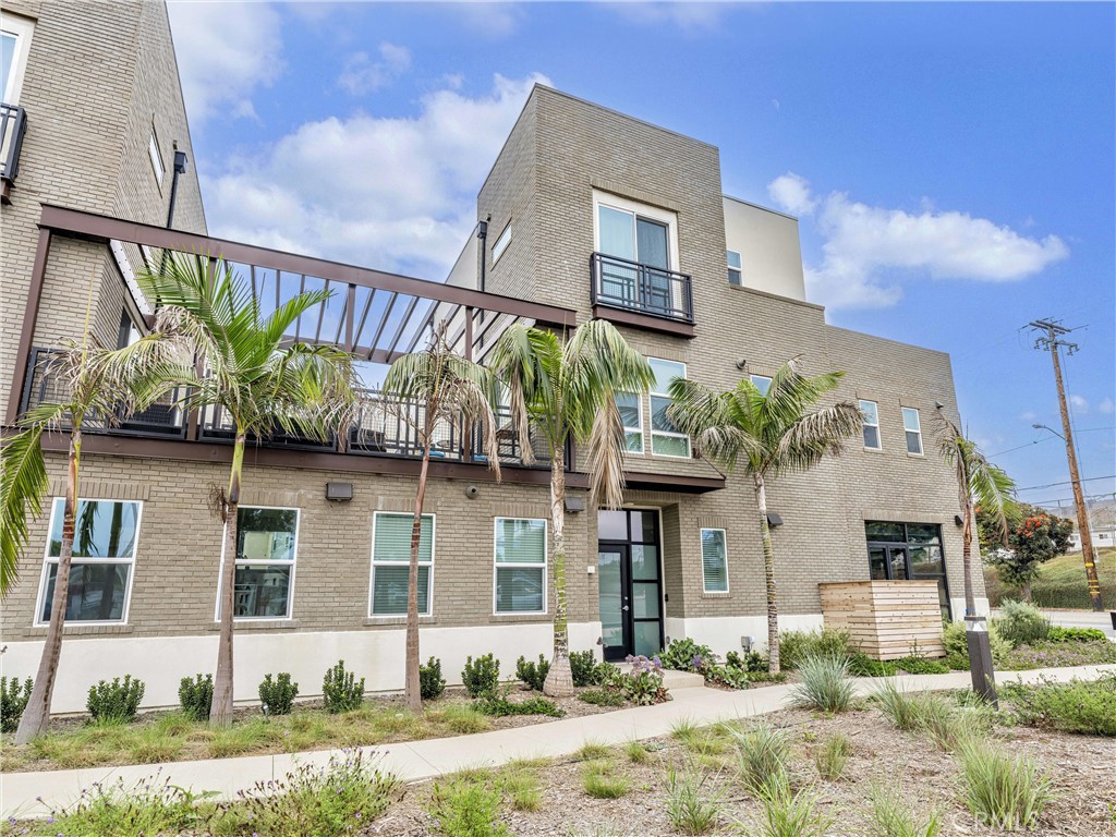 fantastic modern curb appeal!