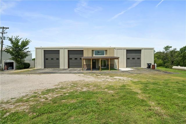 $649,000 | 680 Northwest County Road, Unit N/A | Columbus Township - Johnson County