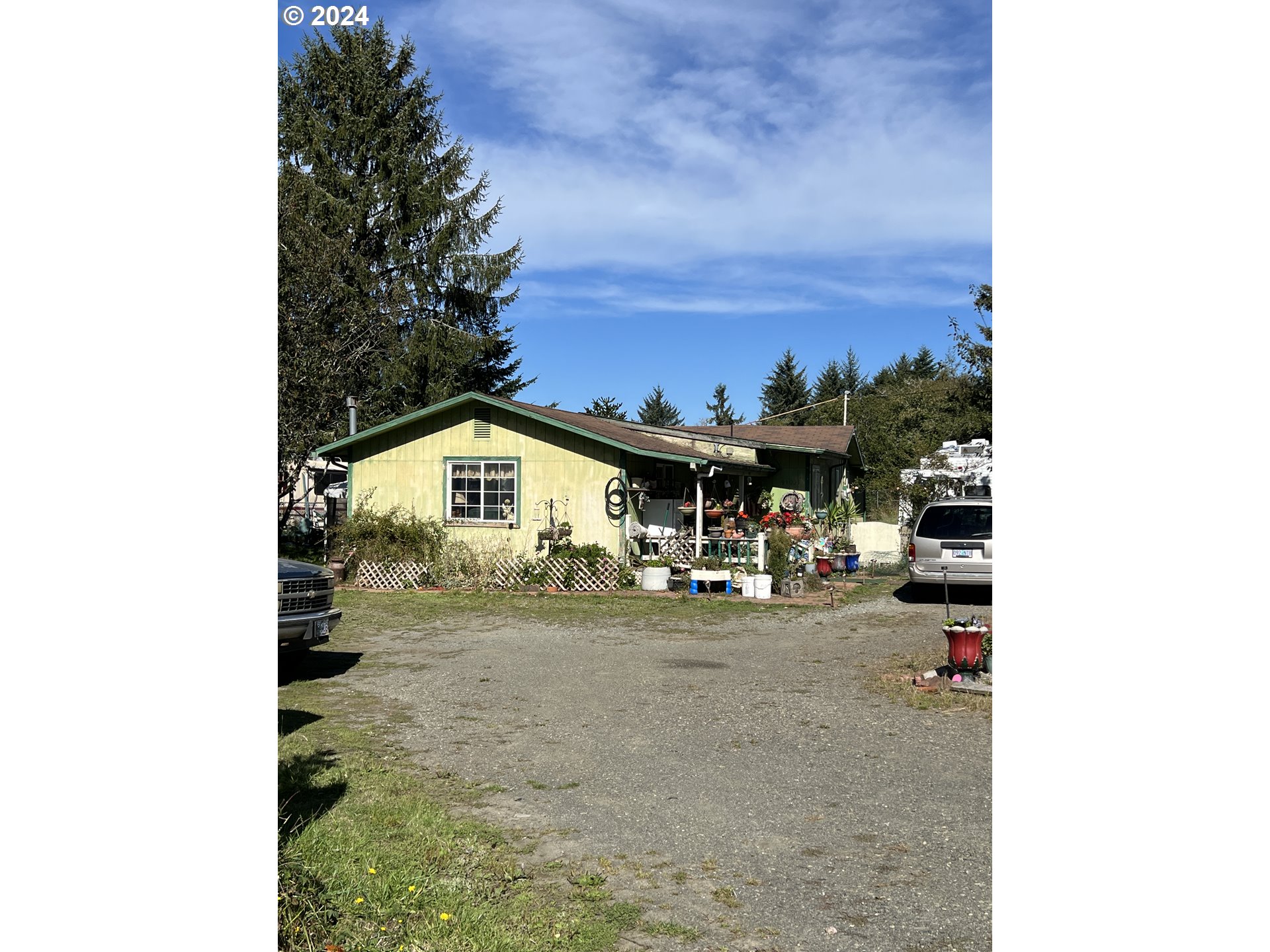 a view of a small yard in front of a house