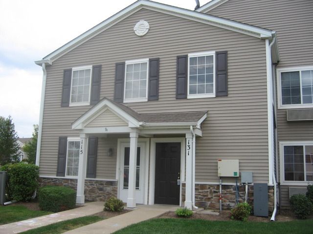 $1,875 | 131 Silverstone Drive, Unit 4 | Carpentersville