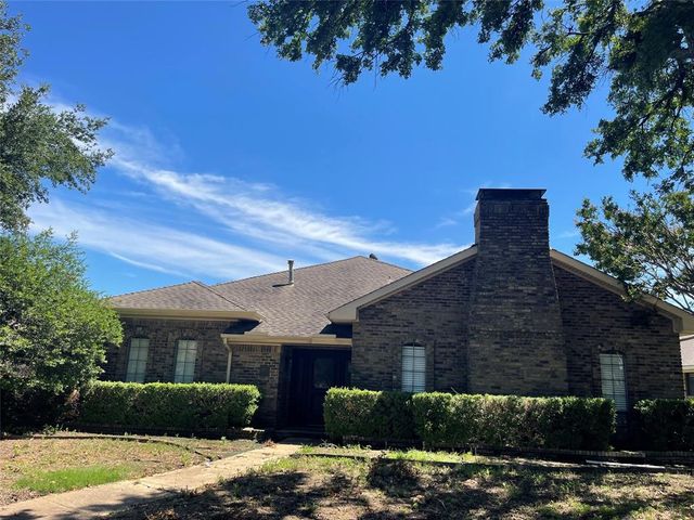 $498,500 | 9742 Amberley Drive | Lake Highlands