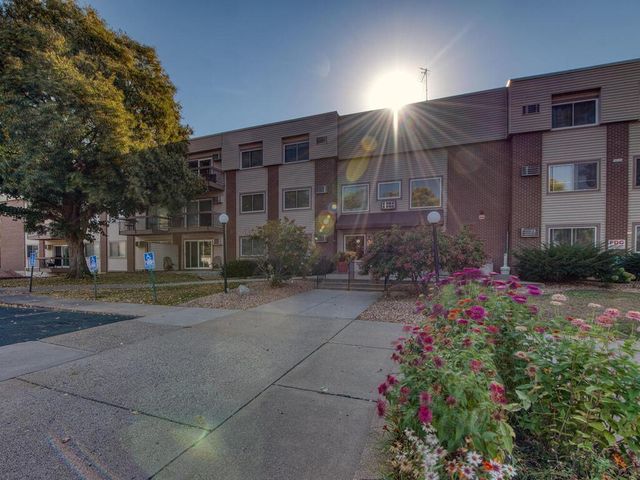 $149,900 | 2800 Hillsboro Avenue North, Unit 310 | Sunny Hollow