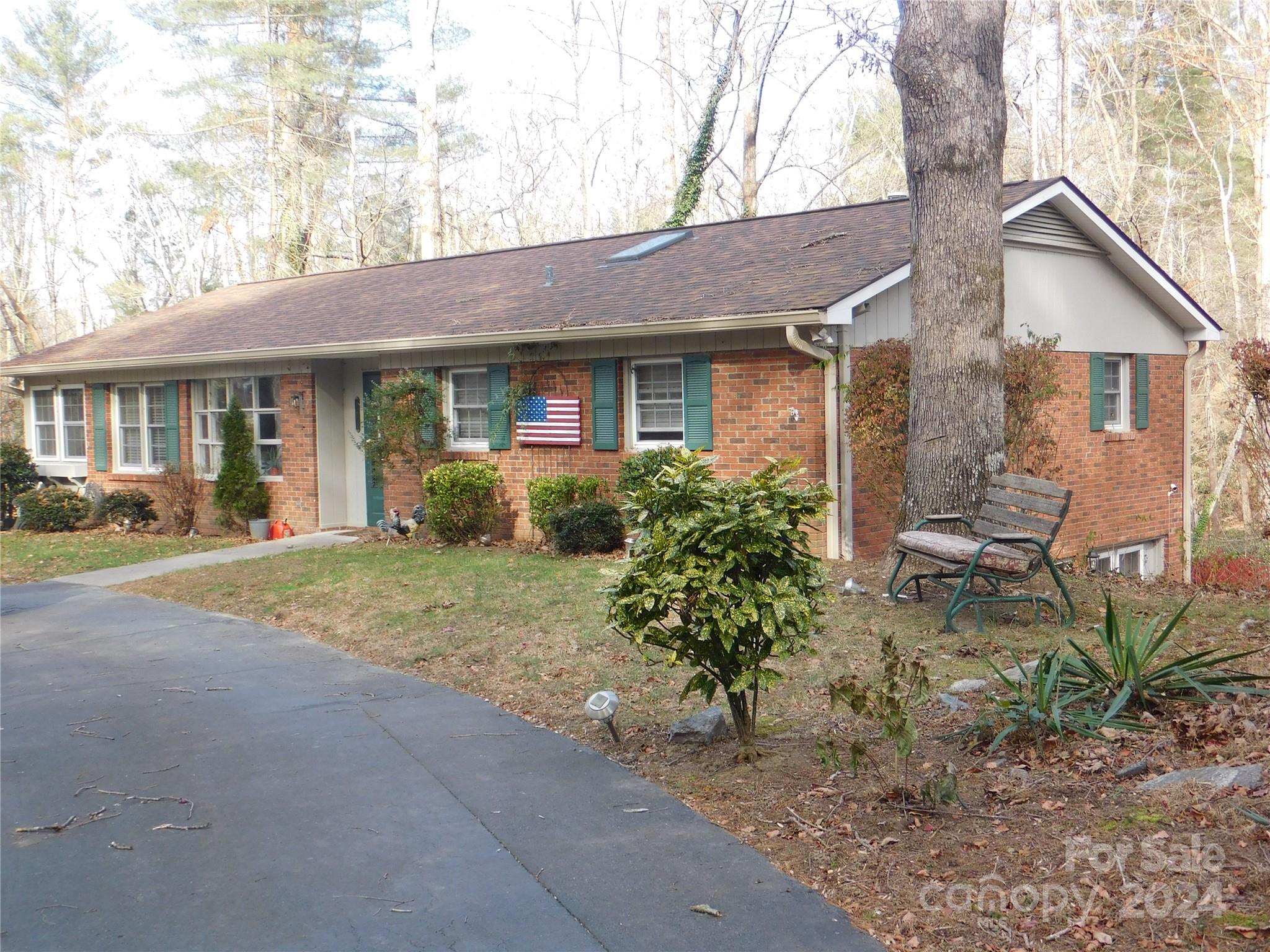 a view of a house with a yard and plants