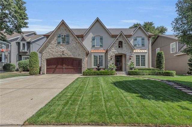 $695,000 | 13923 Ash Street | Shawnee Mission