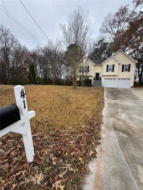 a view of a house with a yard