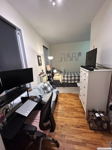 $2,450 | 293 Central Park West, Unit 3C | Upper West Side