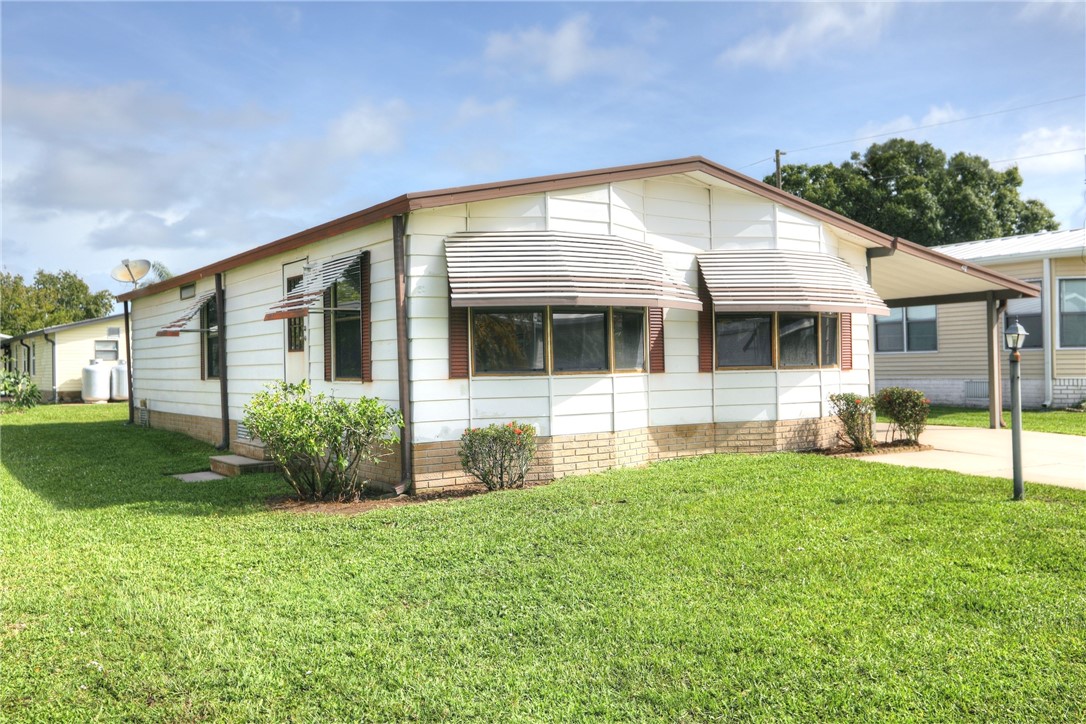 a view of a house with a backyard