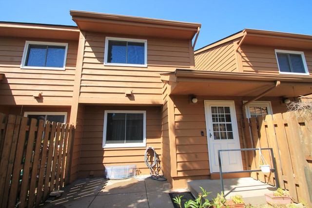 $2,200 | 3219 Evergreen Drive | Eagan