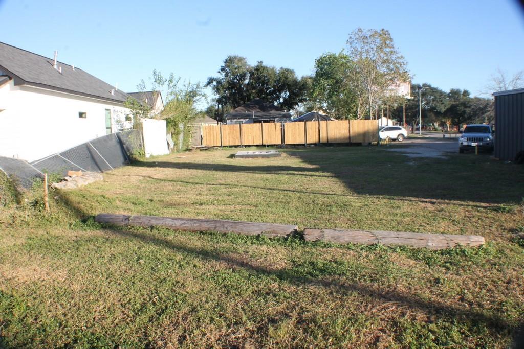 a view of an outdoor space