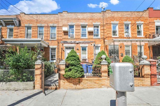 $975,000 | 62-03 Eliot Avenue | Maspeth