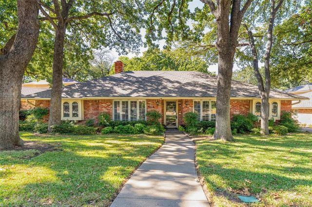 $450,000 | 2316 Chimney Hill Drive | North Arlington