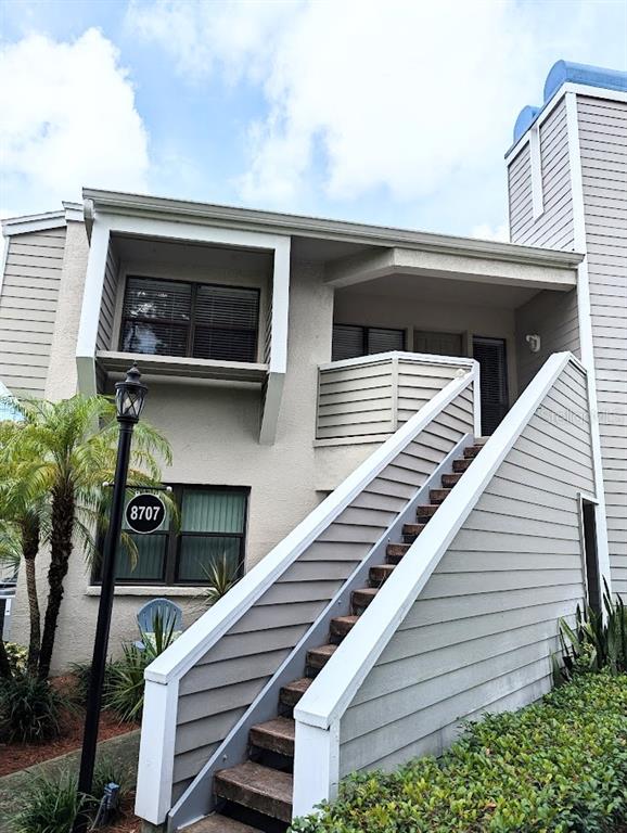 a view of entryway with a front door