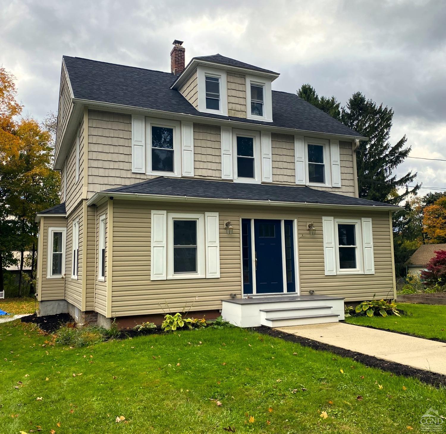 a view of a house with a yard