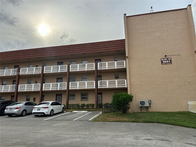 $113,000 | 9041 Sunrise Lakes Boulevard, Unit 106 | Sunrise Lakes