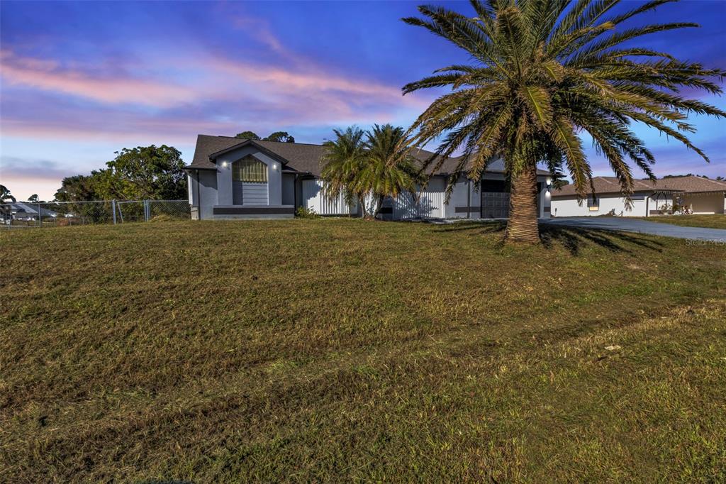 a view of a house with a yard