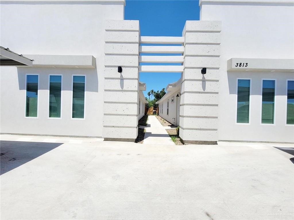 a view of entryway with a front door