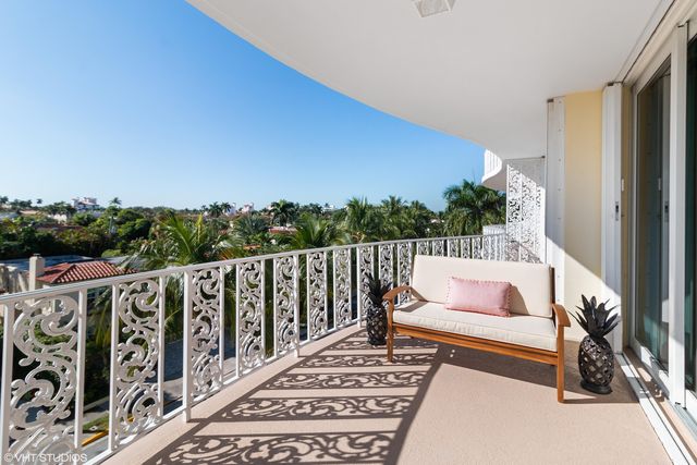 $2,995,000 | 227 Australian Avenue, Unit 4C | Casa del Lago