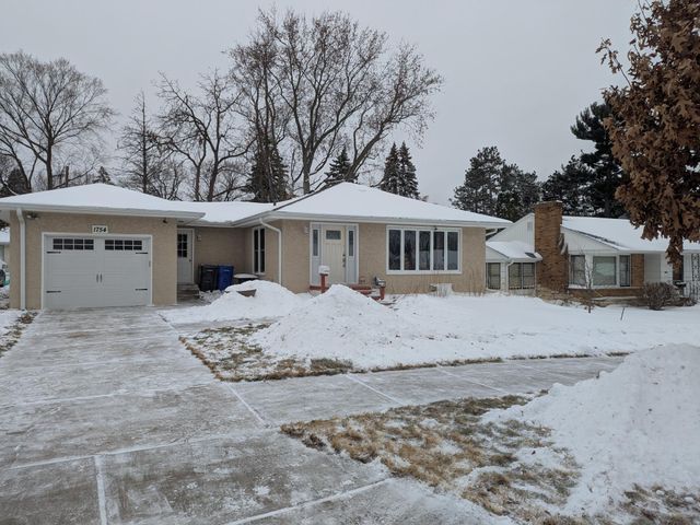 $299,900 | 1754 Clear Avenue East | Prosperity Heights