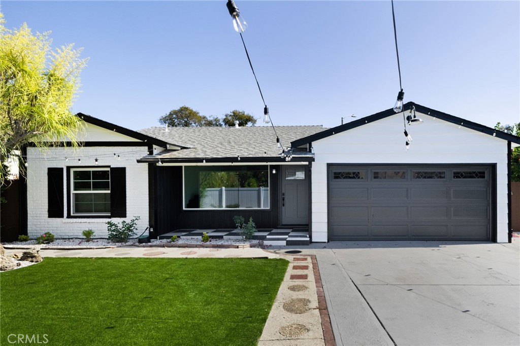 a front view of house with yard