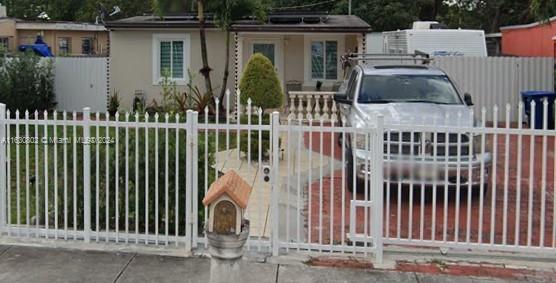 a view of a house with a small yard and plants