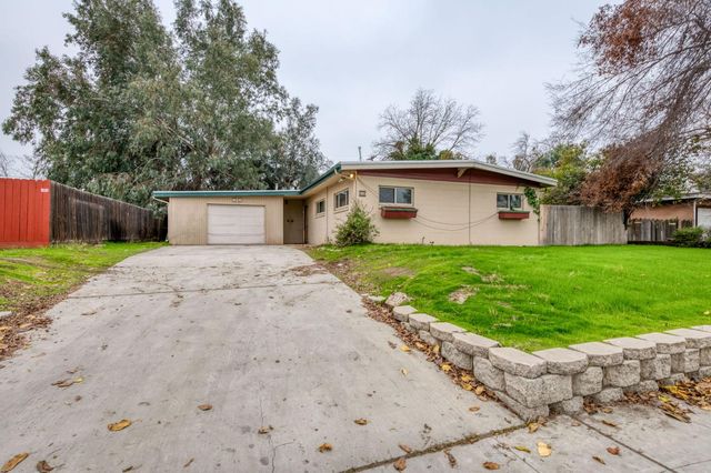 $374,999 | 177 West Bullard Avenue | Bullard