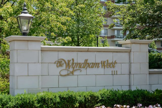 Wyndham Condominiums Garden City Ny