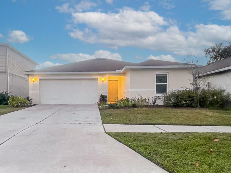 a view of a house with a yard and garage